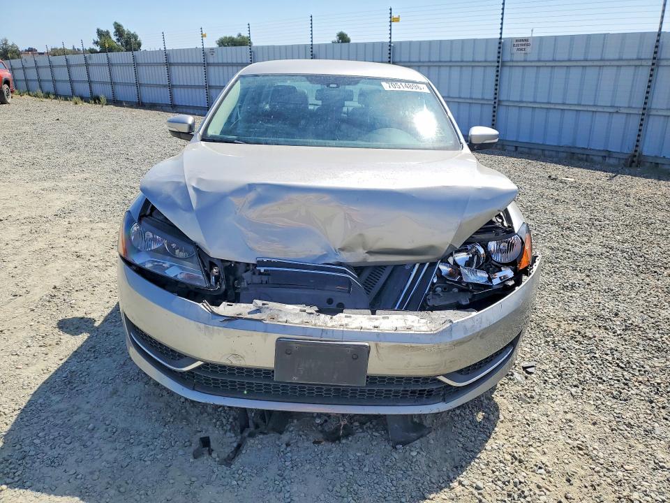 70514896 :رقم المزاد ، 1VWBP7A34EC015304 vin ، 2014 Volkswagen Passat مزاد بيع