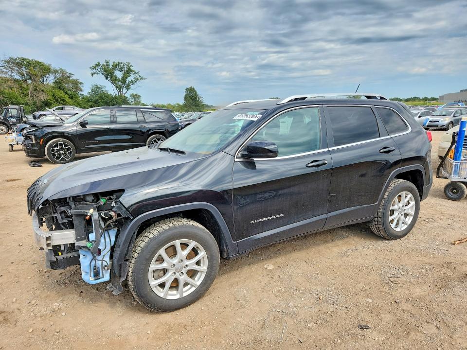 67092066 :رقم المزاد ، 1C4PJMCS7FW709238 vin ، 2015 Jeep Cherokee مزاد بيع