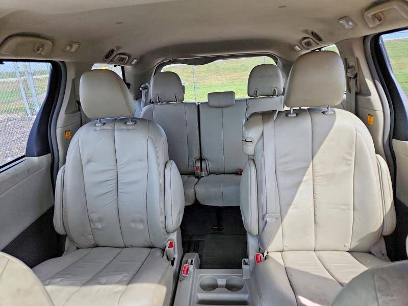 68295796 :رقم المزاد ، 5TDYK3DCXBS090938 vin ، 2011 Toyota Sienna مزاد بيع
