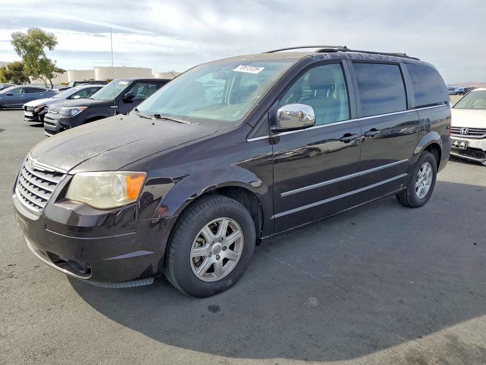 70573726 :رقم المزاد ، 2A4RR8DX7AR366672 vin ، 2010 Chrysler Town & Country مزاد بيع