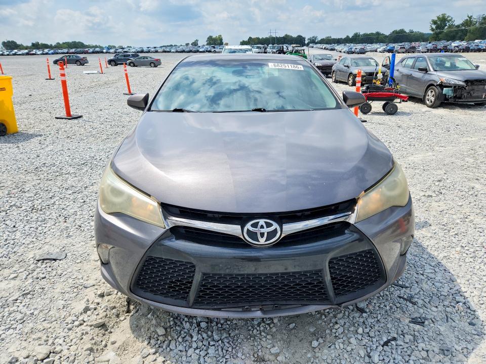 68251186 :رقم المزاد ، 4T1BF1FK3FU107661 vin ، 2015 Toyota Camry مزاد بيع