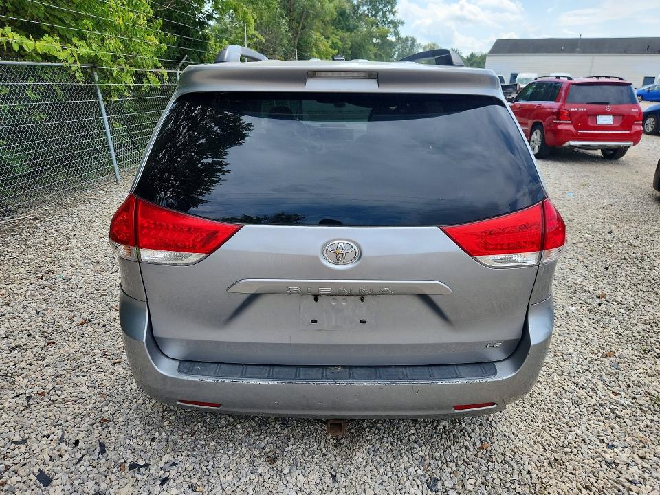 68071086 :رقم المزاد ، 5TDKK3DCXBS040711 vin ، 2011 Toyota Sienna مزاد بيع