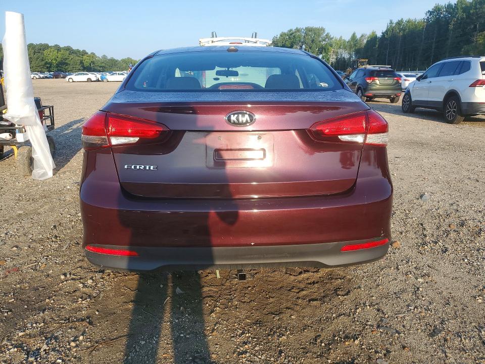 66515666 :رقم المزاد ، 3KPFK4A76HE123652 vin ، 2017 Kia Forte مزاد بيع