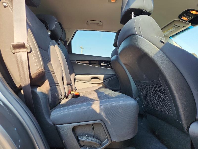 69041026 :رقم المزاد ، 5XYPG4A33HG246850 vin ، 2017 Kia Sorento مزاد بيع