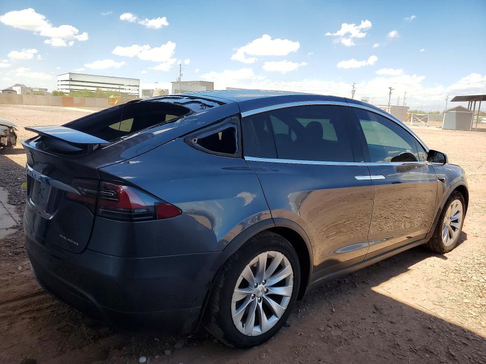 67105266 :رقم المزاد ، 5YJXCDE28MF324179 vin ، 2021 Tesla Model X مزاد بيع
