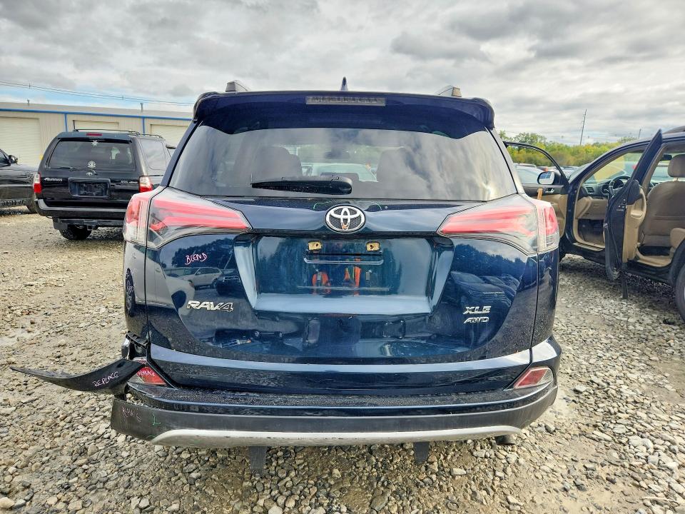 70849196 :رقم المزاد ، JTMRFREV8JJ176482 vin ، 2018 Toyota Rav4 مزاد بيع