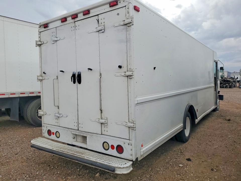 2004 Freightliner Mt45 Chassis მანქანა იყიდება აუქციონზე, vin: 4UZAANBW14CM64480, აუქციონის ნომერი: 69232876