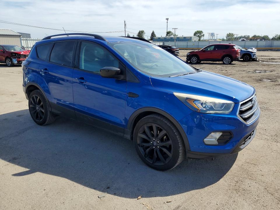 68970326 :رقم المزاد ، 1FMCU0GD2JUD42517 vin ، 2018 Ford Escape مزاد بيع