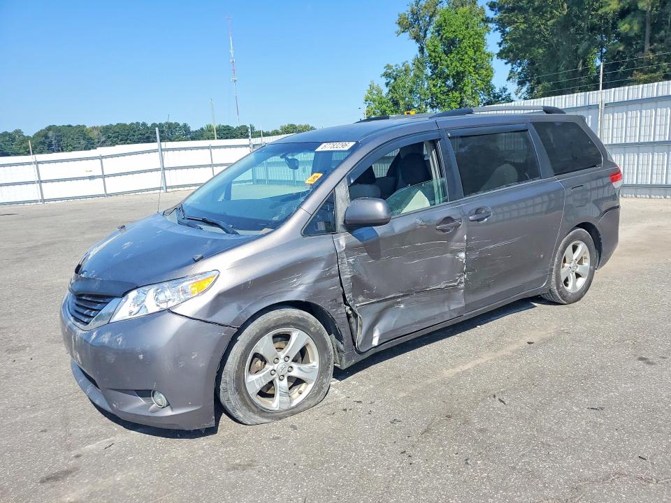 67783296 :رقم المزاد ، 5TDKK3DC4ES436301 vin ، 2014 Toyota Sienna مزاد بيع