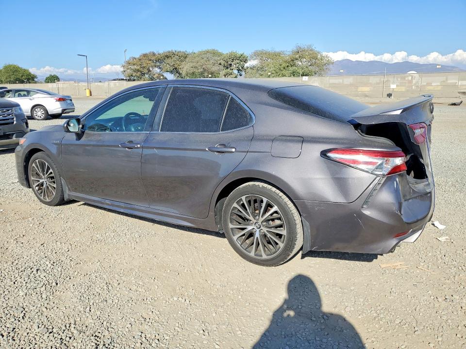 2018 Toyota Camry Hybrid მანქანა იყიდება აუქციონზე, vin: 4T1B21HK1JU510216, აუქციონის ნომერი: 70810866