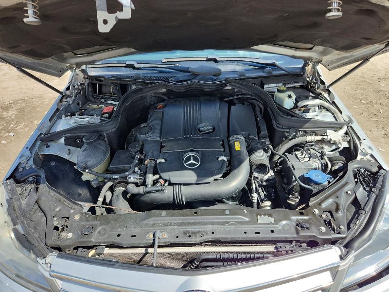 2014 Mercedes-benz C მანქანა იყიდება აუქციონზე, vin: WDDGF4HB6EA949926, აუქციონის ნომერი: 69201476