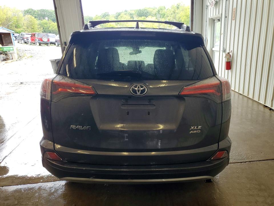 Продажа на аукционе авто 2017 Toyota Rav4, vin: 2T3RFREVXHW677238, номер лота: 69352046
