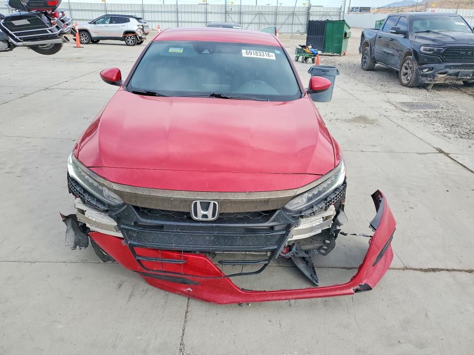 69183316 :رقم المزاد ، 1HGCV1F30JA116382 vin ، 2018 Honda Accord مزاد بيع