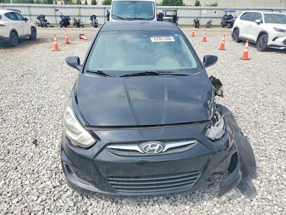 67921206 :رقم المزاد ، KMHCT4AE5DU580426 vin ، 2013 Hyundai Accent مزاد بيع