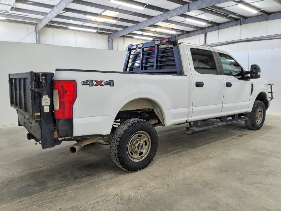 67826586 :رقم المزاد ، 1FT7W3B63JEC59795 vin ، 2018 Ford F350 مزاد بيع