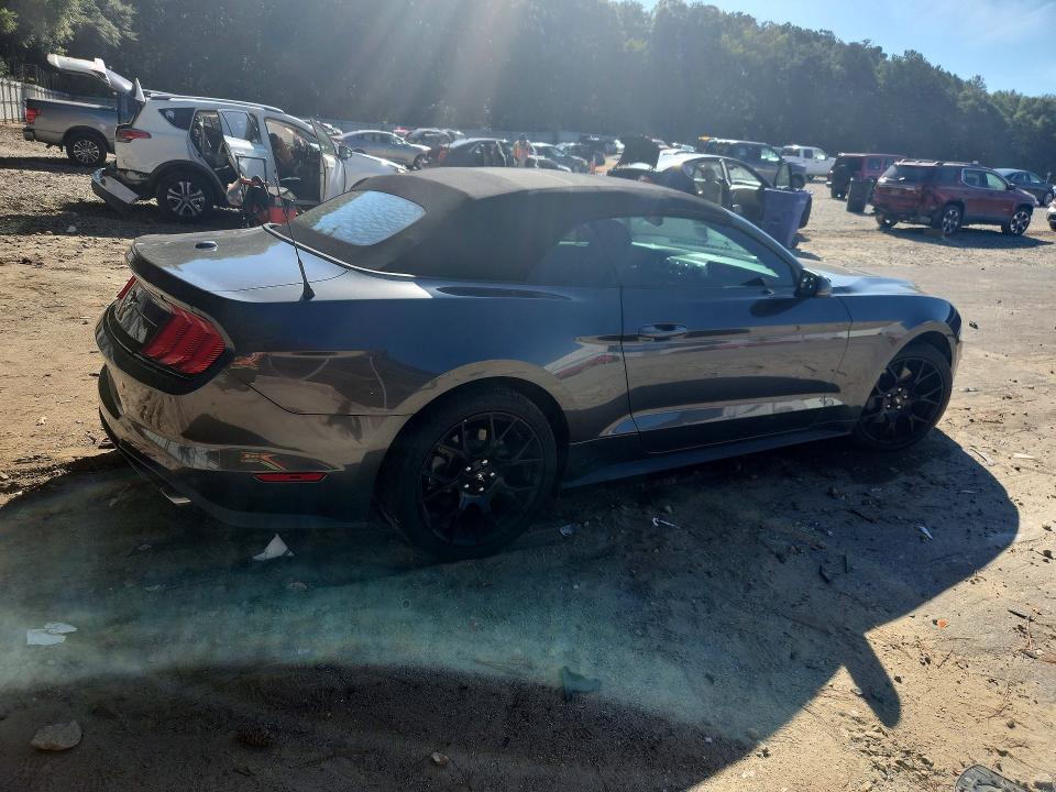 68226406 :رقم المزاد ، 1FATP8UH6J5174057 vin ، 2018 Ford Mustang مزاد بيع