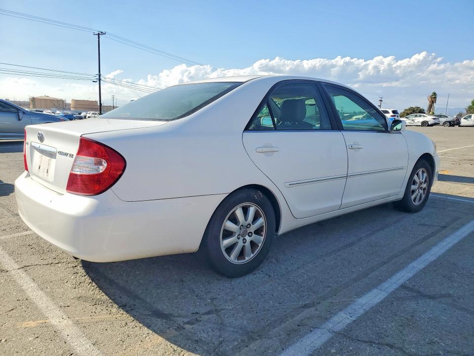 70557626 :رقم المزاد ، JTDBE30KX20106908 vin ، 2002 Toyota Camry مزاد بيع