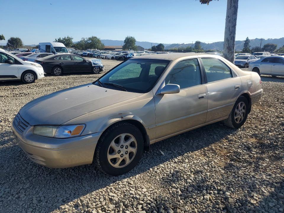 70044956 :رقم المزاد ، JT2BF22K1X0184448 vin ، 1999 Toyota Camry مزاد بيع