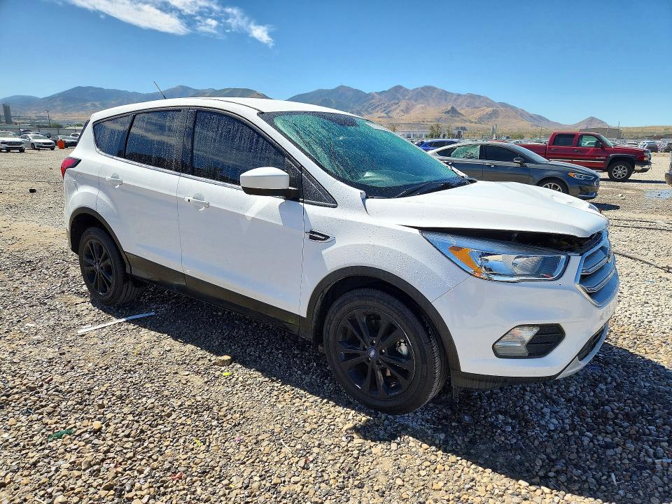 68193906 :رقم المزاد ، 1FMCU0GD4KUB32891 vin ، 2019 Ford Escape مزاد بيع