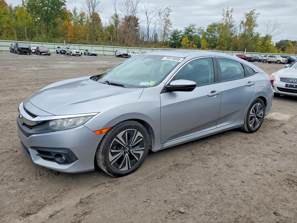 70519086 :رقم المزاد ، 19XFC1F70HE032722 vin ، 2017 Honda Civic مزاد بيع