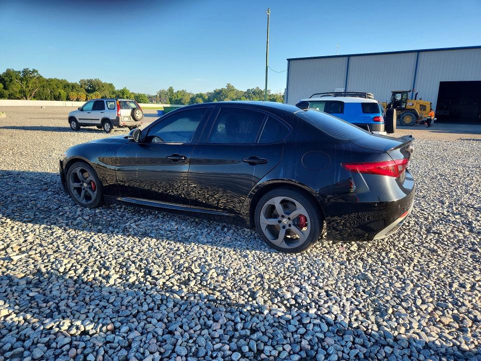 68735966 :رقم المزاد ، ZARFAEBN8H7540654 vin ، 2017 Alfa Romeo Giulia مزاد بيع