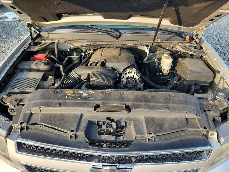 69041246 :رقم المزاد ، 1GNSCJE04BR346332 vin ، 2011 Chevrolet Suburban مزاد بيع