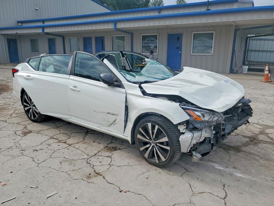 68415926 :رقم المزاد ، 1N4BL4CW1MN410831 vin ، 2021 Nissan Altima مزاد بيع