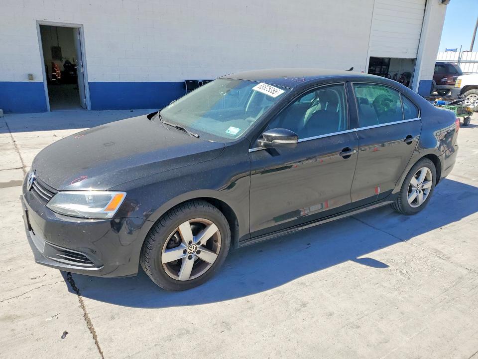 68825066 :رقم المزاد ، 3VWLL7AJ2EM227941 vin ، 2014 Volkswagen Jetta مزاد بيع