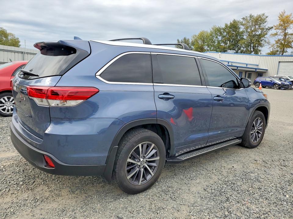70635646 :رقم المزاد ، 5TDJZRFH3JS833379 vin ، 2018 Toyota Highlander مزاد بيع