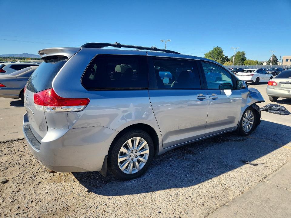 2013 Toyota Sienna მანქანა იყიდება აუქციონზე, vin: 5TDJK3DC2DS067769, აუქციონის ნომერი: 67717716
