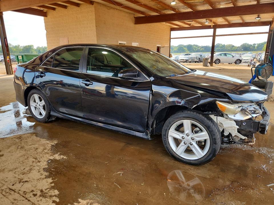 68708846 :رقم المزاد ، 4T1BF1FK4EU391008 vin ، 2014 Toyota Camry مزاد بيع