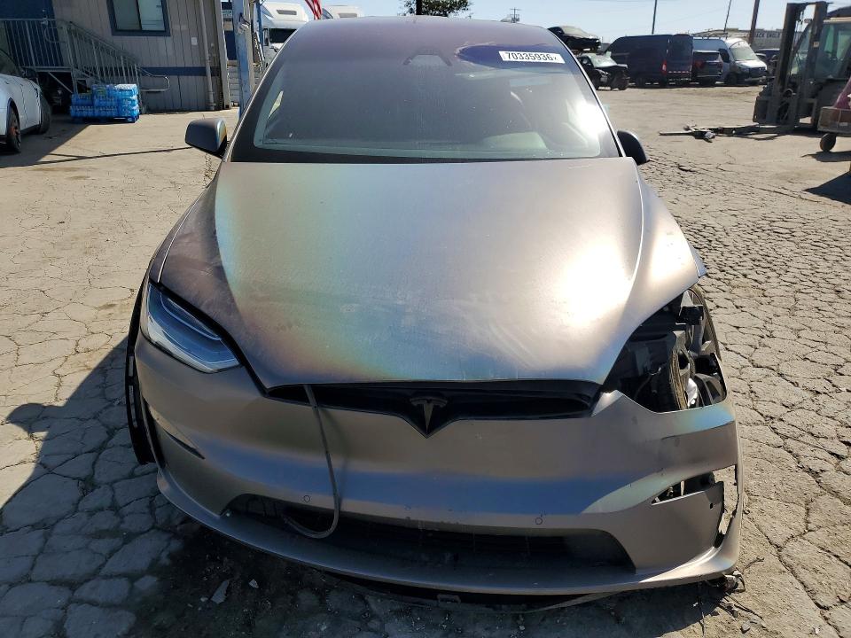 70335936 :رقم المزاد ، 7SAXCBE6XNF332327 vin ، 2022 Tesla Model X مزاد بيع