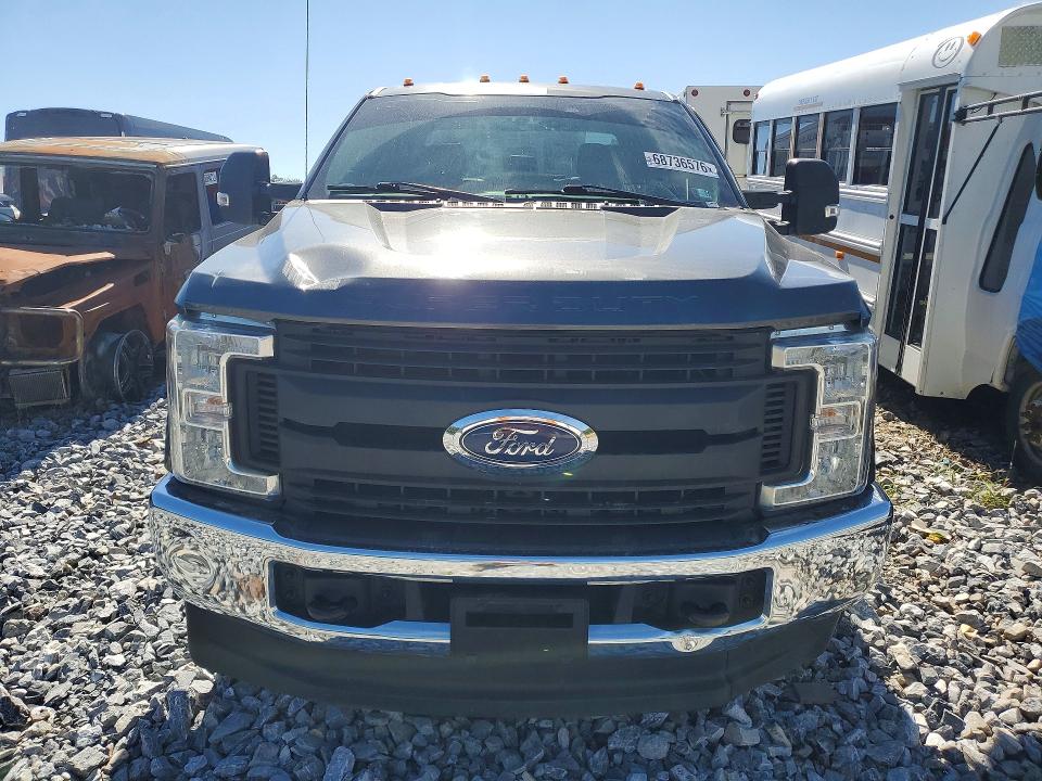 68736576 :رقم المزاد ، 1FT8W3BT9HEE60587 vin ، 2017 Ford F350 مزاد بيع