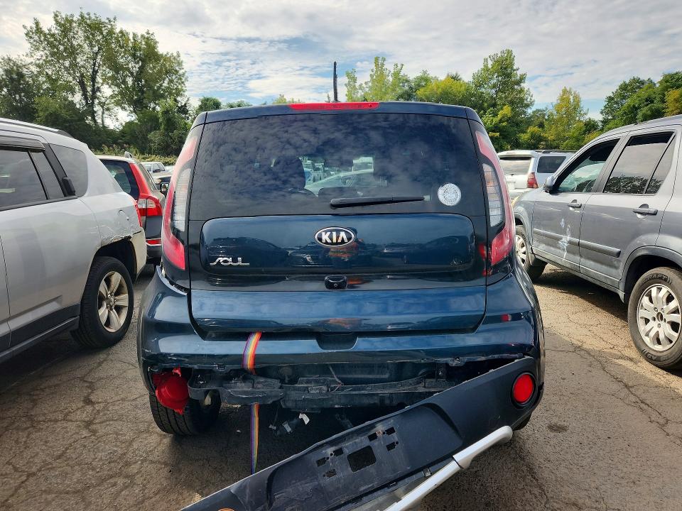 2018 Kia Soul მანქანა იყიდება აუქციონზე, vin: KNDJP3A56J7587664, აუქციონის ნომერი: 67018936