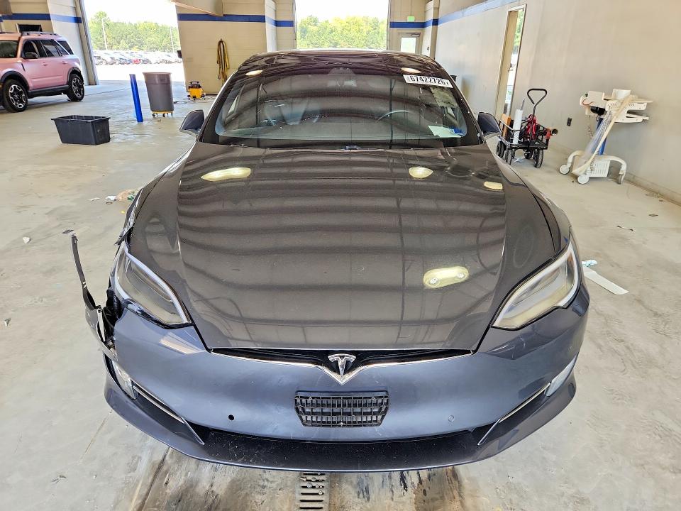 67422726 :رقم المزاد ، 5YJSA1E28JF247288 vin ، 2018 Tesla Model S مزاد بيع