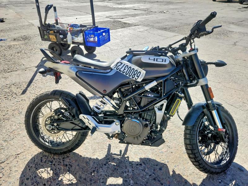 68003726 :رقم المزاد ، MD2JUJ407MC201241 vin ، 2021 Husqvarna Vitpilen 401/svartpilen 401 مزاد بيع