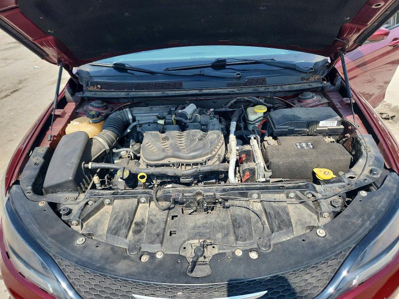 67423686 :رقم المزاد ، 1C3CCCBG4FN527345 vin ، 2015 Chrysler 200 مزاد بيع