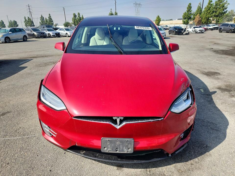 68326356 :رقم المزاد ، 5YJXCDE28JF101961 vin ، 2018 Tesla Model X مزاد بيع