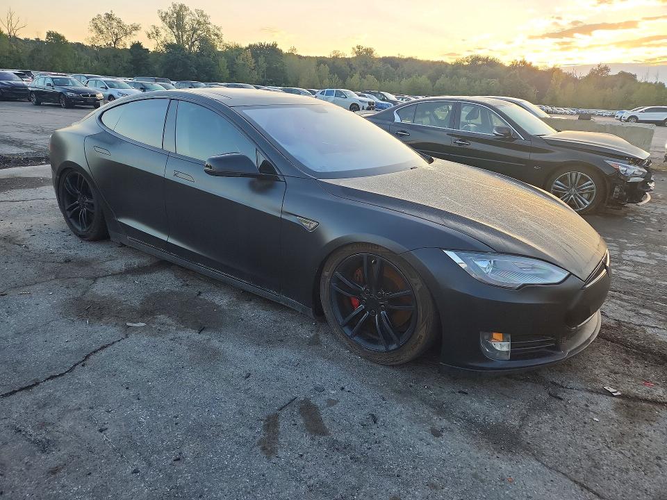 68745026 :رقم المزاد ، 5YJSA1CP3DFP06052 vin ، 2013 Tesla Model S مزاد بيع
