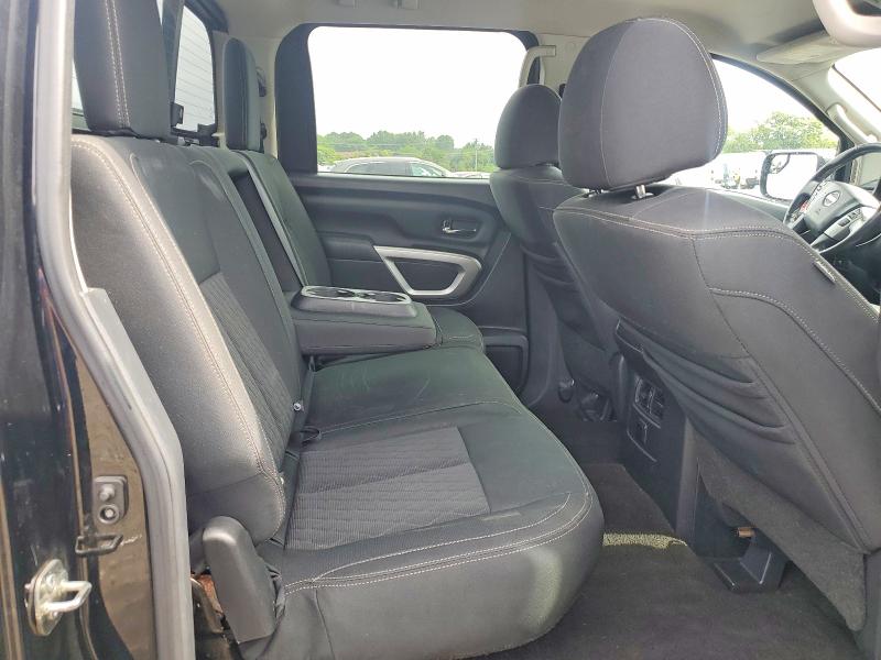 67563466 :رقم المزاد ، 1N6AA1E5XJN546768 vin ، 2018 Nissan Titan مزاد بيع