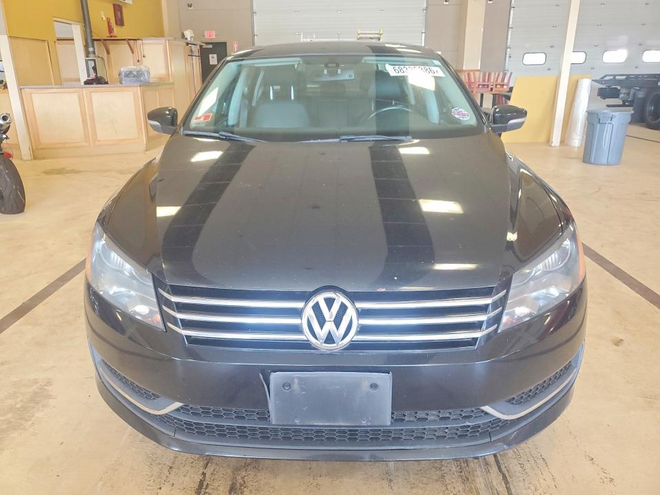 68325386 :رقم المزاد ، 1VWBP7A36DC117671 vin ، 2013 Volkswagen Passat مزاد بيع