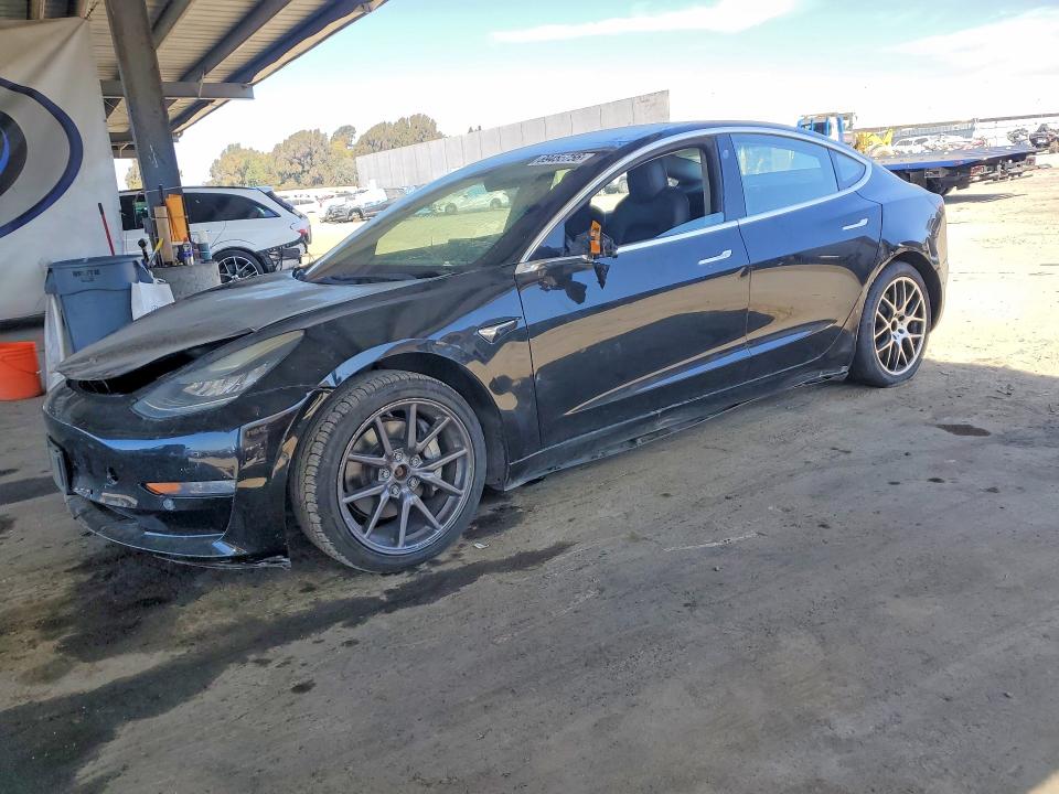 69455756 :رقم المزاد ، 5YJ3E1EB1JF144433 vin ، 2018 Tesla Model 3 مزاد بيع
