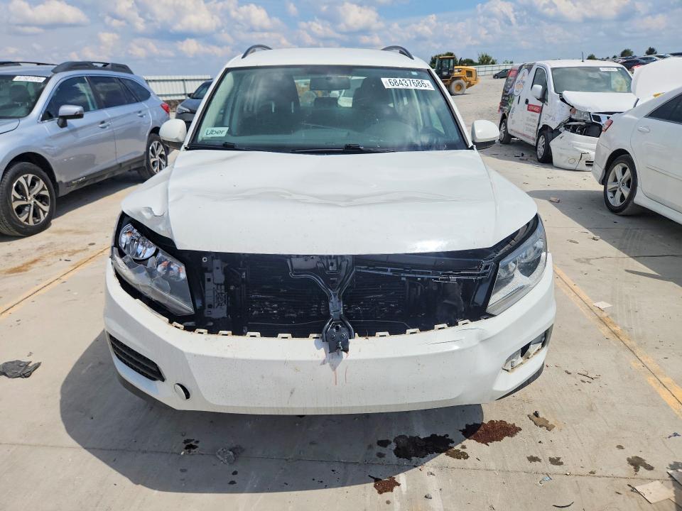 68437686 :رقم المزاد ، WVGAV7AX3JK005785 vin ، 2018 Volkswagen Tiguan Limited مزاد بيع