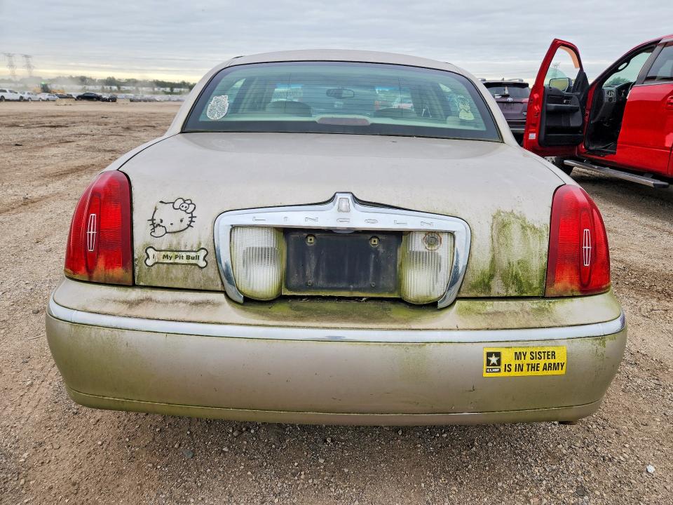 70387566 :رقم المزاد ، 1LNHM82W52Y603761 vin ، 2002 Lincoln Town Car مزاد بيع