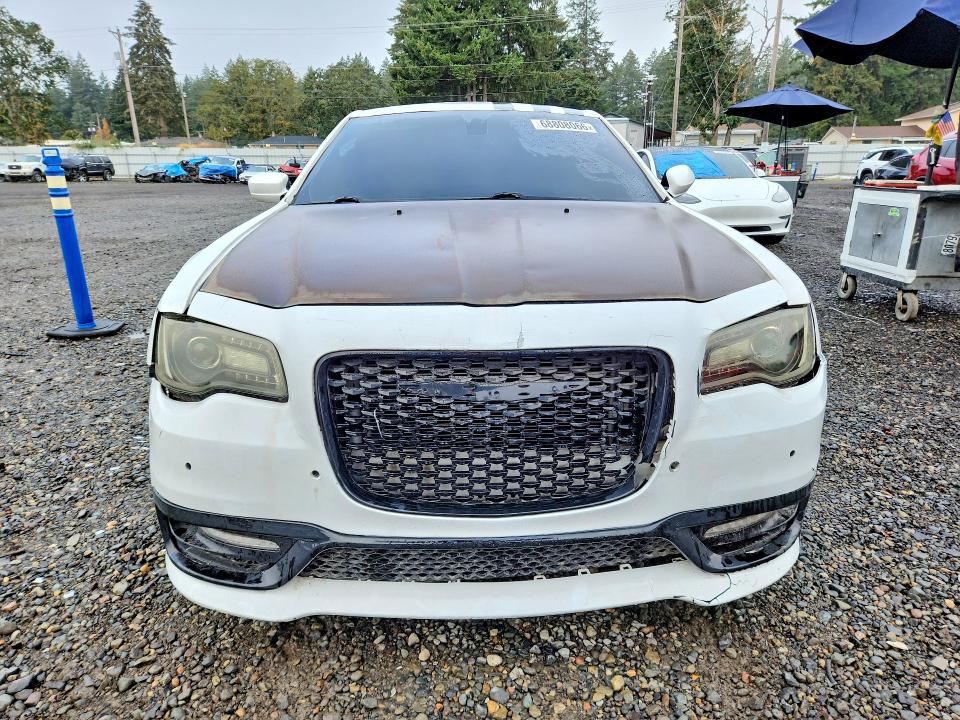 Auction sale of the 2017 Chrysler 300, vin: 2C3CCABG1HH657552        , lot number: 68808066