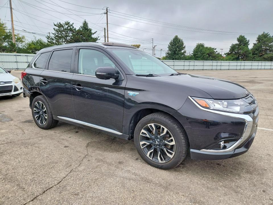 70275106 :رقم المزاد ، JA4J24A56JZ028845 vin ، 2018 Mitsubishi Outlander مزاد بيع