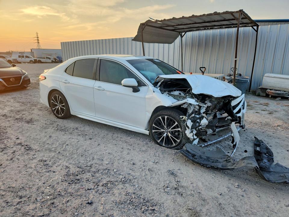 2018 Toyota Camry მანქანა იყიდება აუქციონზე, vin: 4T1B11HK1JU070646, აუქციონის ნომერი: 70353726