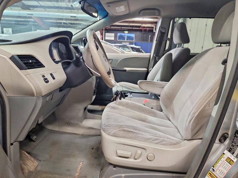 70153196 :رقم المزاد ، 5TDKK3DC8BS086179 vin ، 2011 Toyota Sienna مزاد بيع
