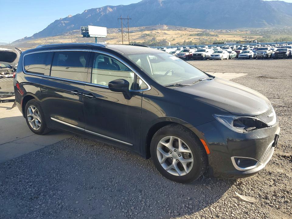68240486 :رقم المزاد ، 2C4RC1EG9HR659836 vin ، 2017 Chrysler Pacifica مزاد بيع