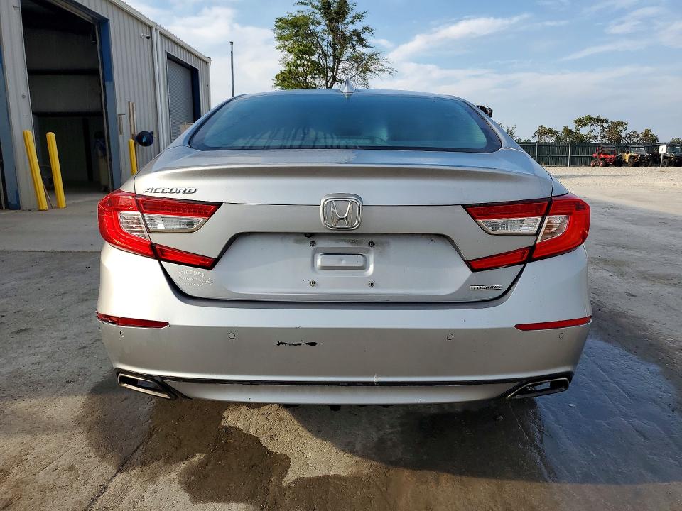 68592786 :رقم المزاد ، 1HGCV1F97JA065869 vin ، 2018 Honda Accord مزاد بيع